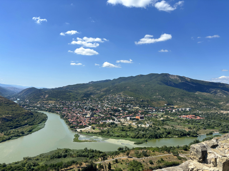Panorama di Tiblis e il fiume Kura dal Monastero di Jvari Panorama di Tiblis e il fiume Kura dal Monastero di Jvari
