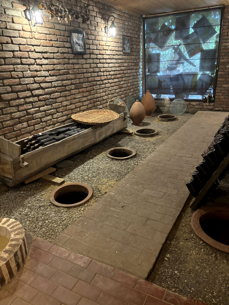 Iago Winery, anfore Qveri interrate all'interno della cantina Iago Winery, anfore Qveri interrate all'interno della cantina