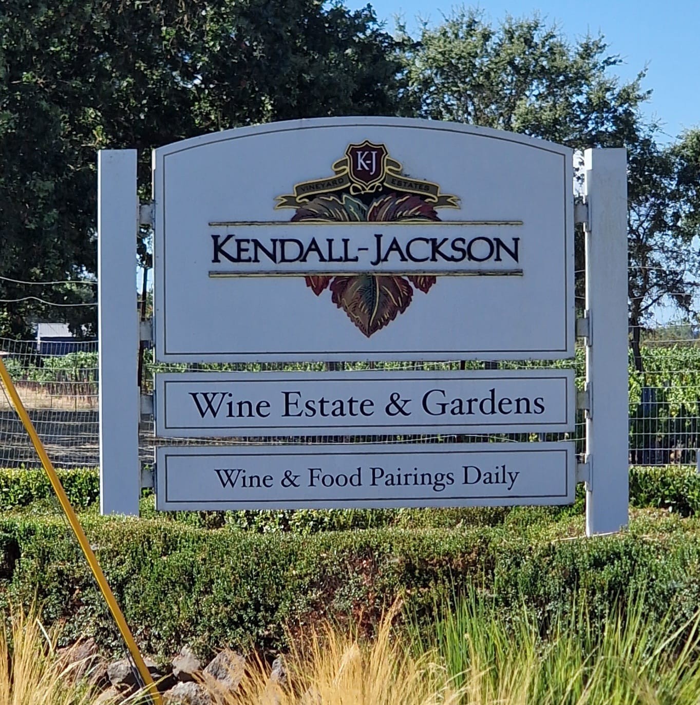 Stars & Stripes Glasses - L'ingresso dell'azienda Kendall-Jackson Wine Estate & Garden