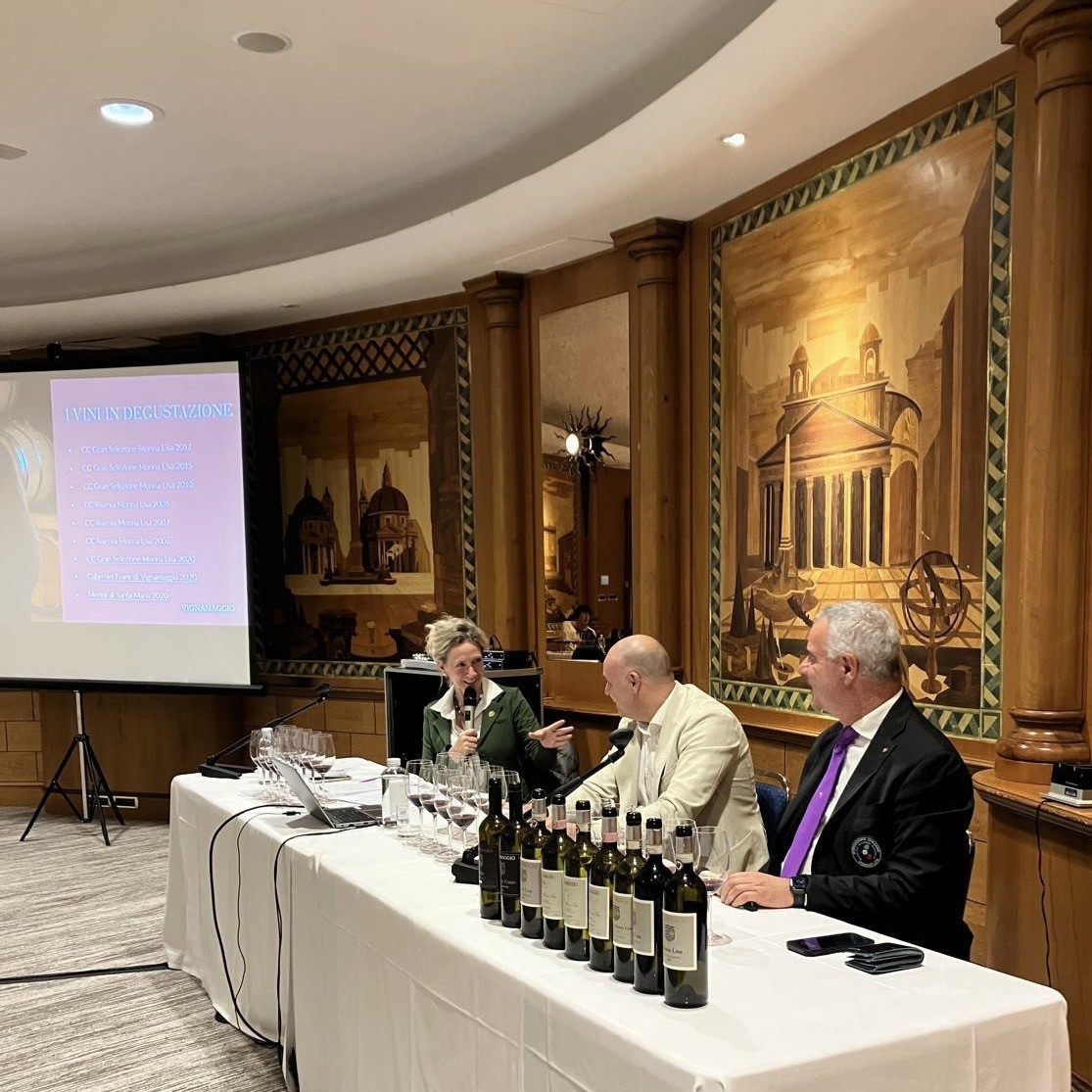 Da sinistra Barbara Tamburini, enologo, Jacopo Pastorino, responsabile commerciale e Paolo Lauciani, docente della Fondazione Italiana Sommelier