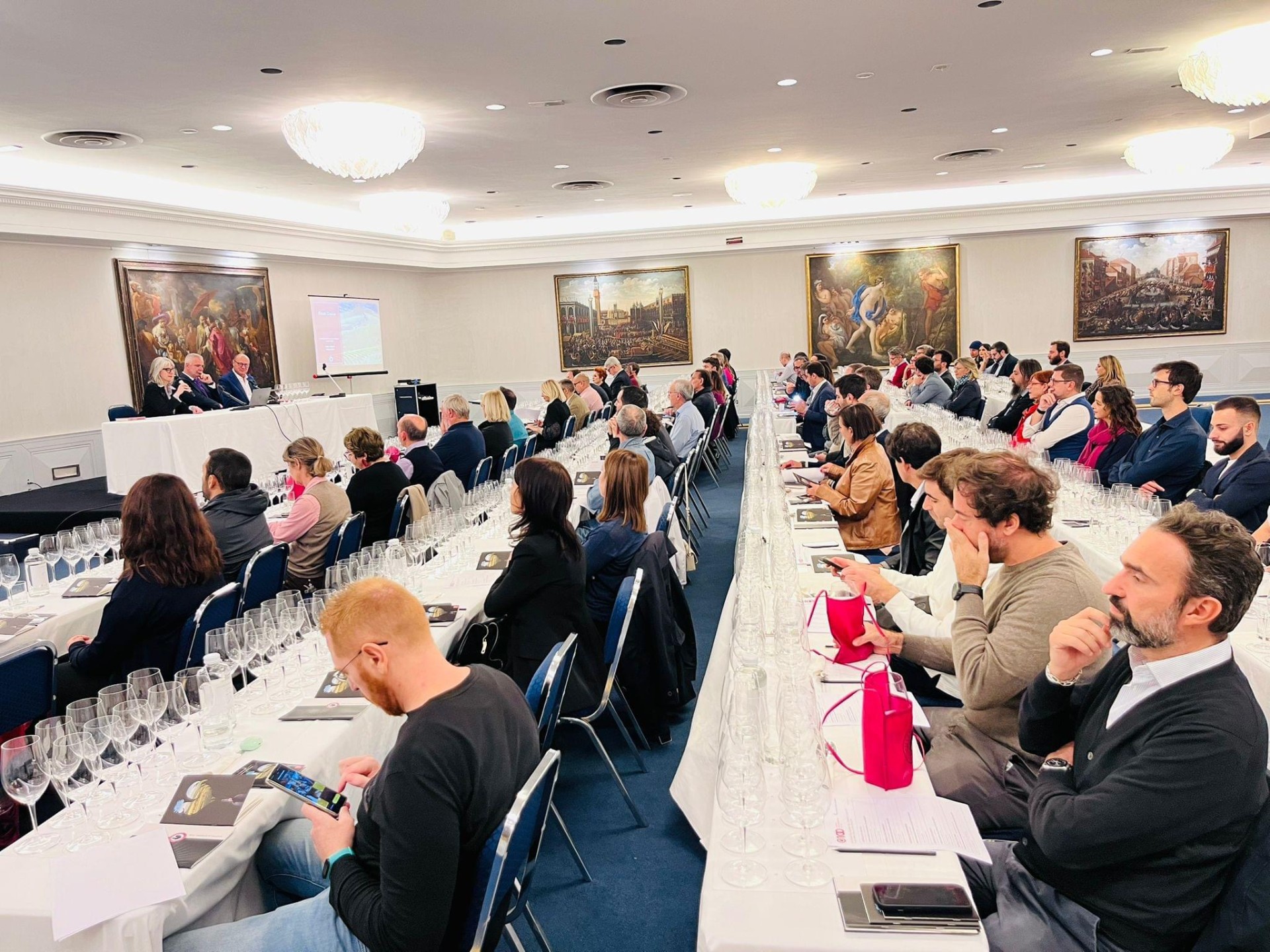 Panoramica della sala durante la degustazione Chianti Classico Gran Selezione