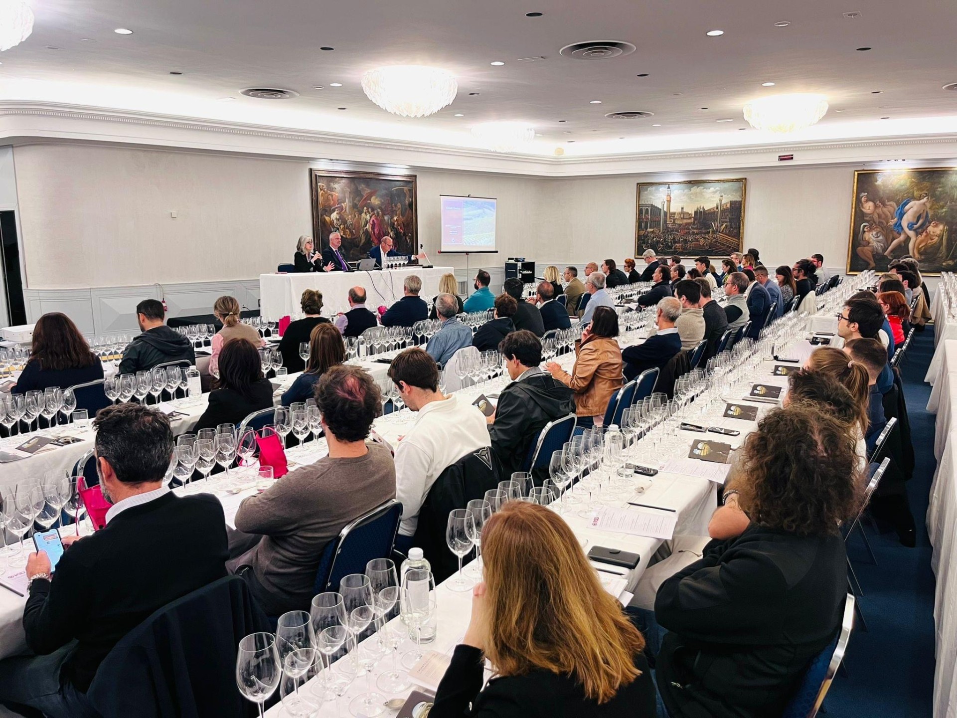 Panoramica della sala durante la degustazione Chianti Classico Gran Selezione