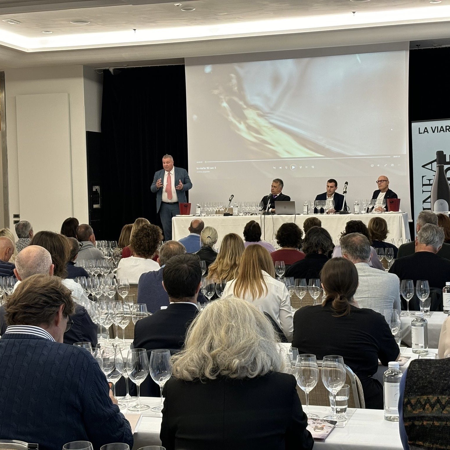 Massimo Billetto, docente di Fondazione Italiana Sommelier, i proprietari Riccardo e Giorgio Polegato e l'enologo Gianni Menotti