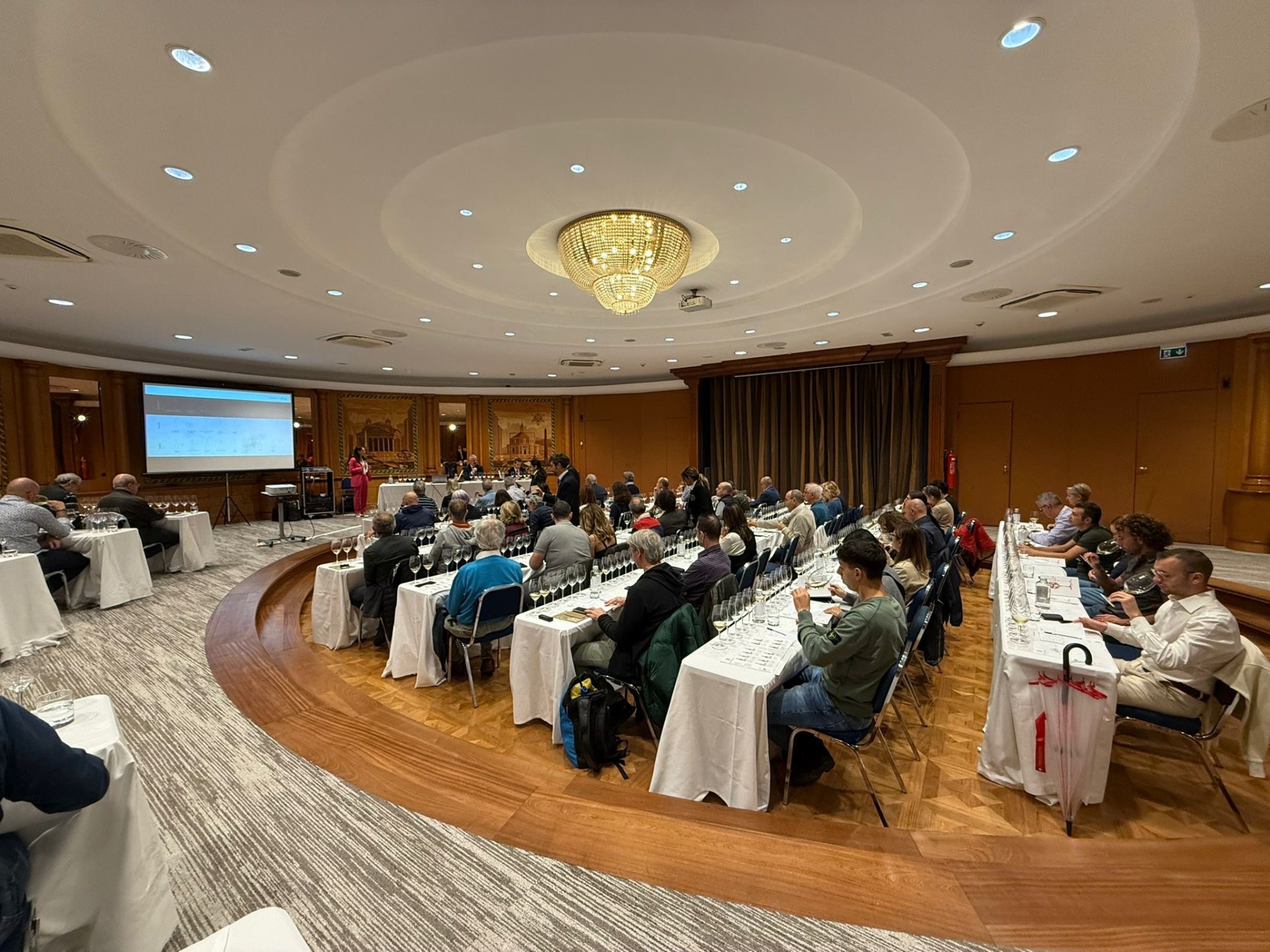 Panoramica della Sala Ellisse durante la degustazione