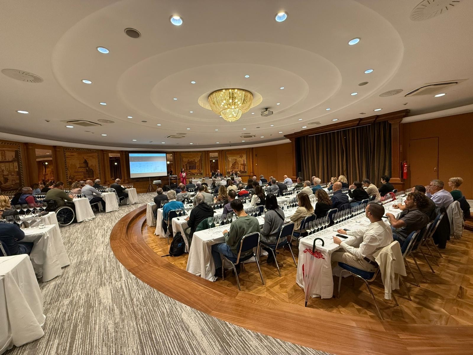 Panoramica della Sala Ellisse durante la degustazione