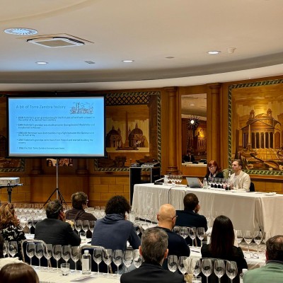 Federico De Cerchio, proprietario, e Mariaclara Menenti Savelli, Docente della Fondazione Italiana Sommelier.