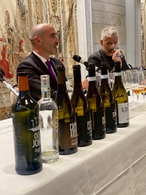 Carmine Agrillo, Docente della Fondazione Italiana Sommelier, e Demetrio Rizzo, rappresentante dell’azienda