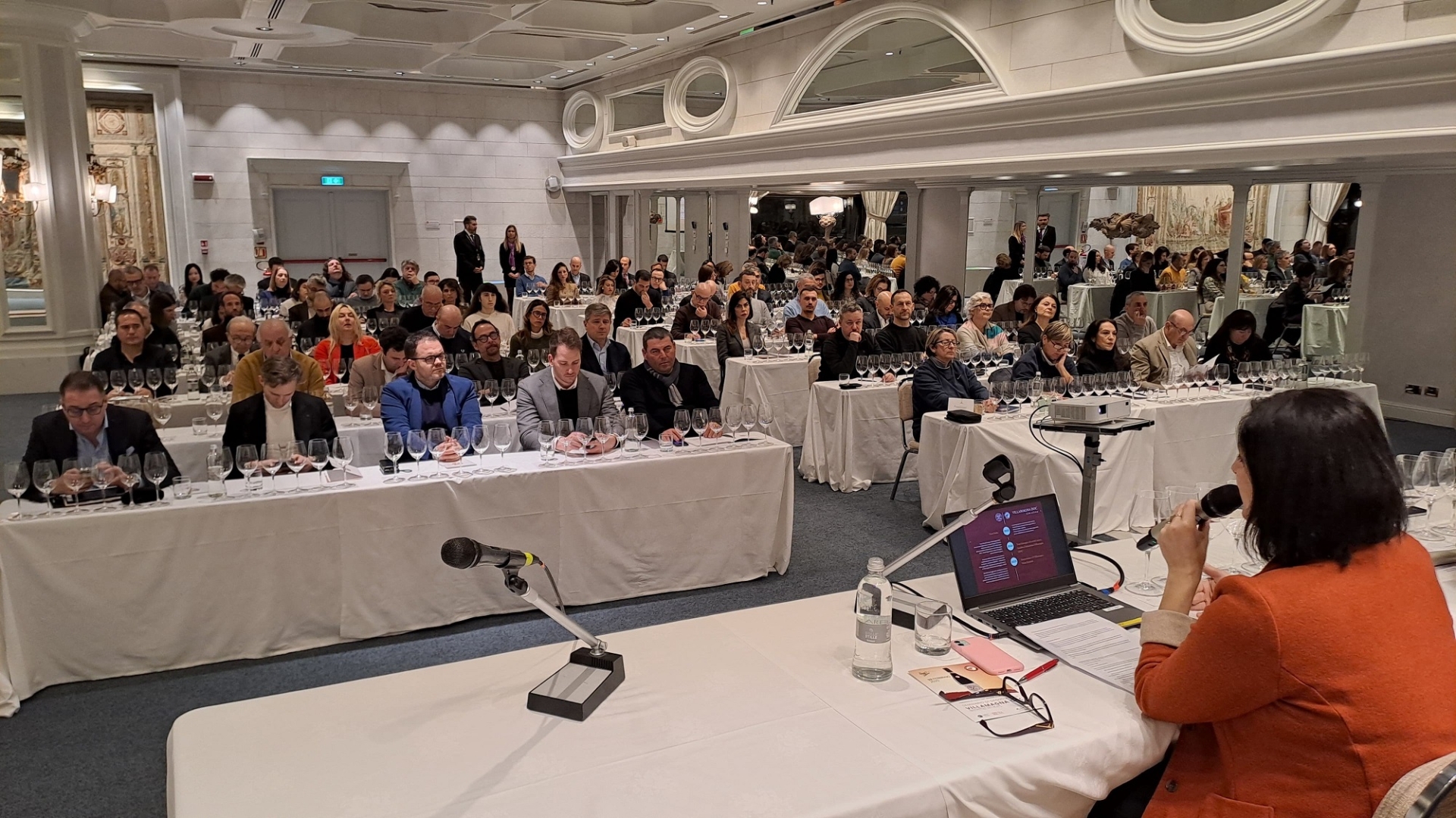 Panorama della Sala durante la degustazione dei vini del Consorzio Villamagna