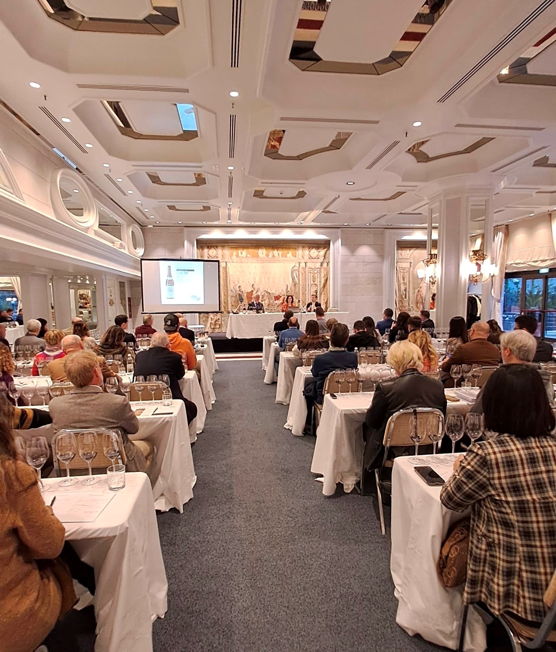 Panorama della Sala durante la degustazione dei vini del Consorzio Villamagna