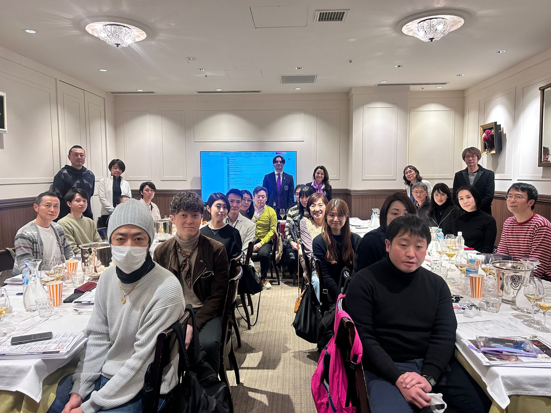 Edoardo Lemme e Antonella Anselmo insieme ai ragazzi dell’ottava edizione del Corso Internazionale, full immersion, sui vini delle Regioni d’Italia a Tokyo