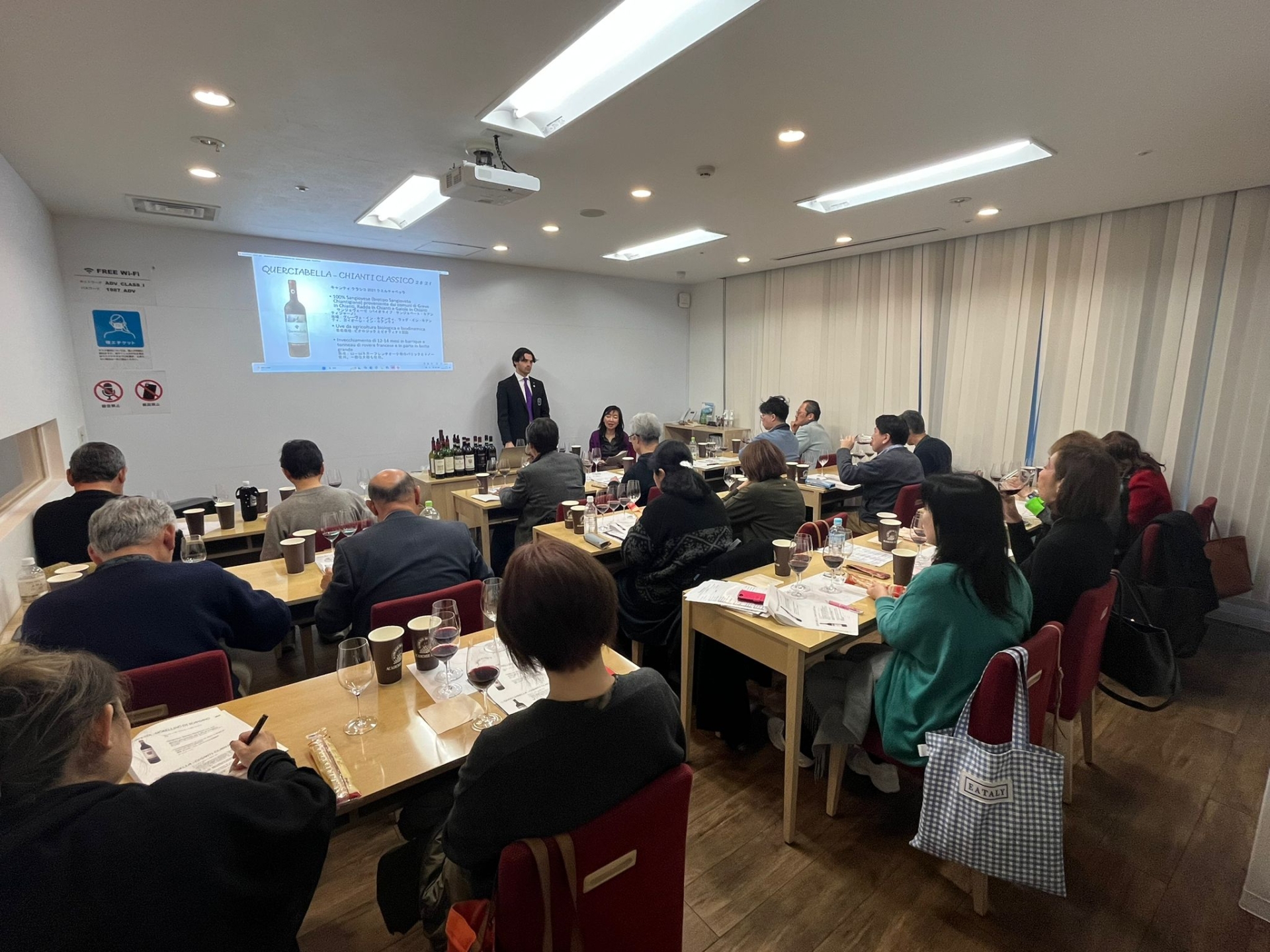 Un momento della lezione del Corso Internazionale, full immersion, sui vini delle Regioni d’Italia a Tokyo