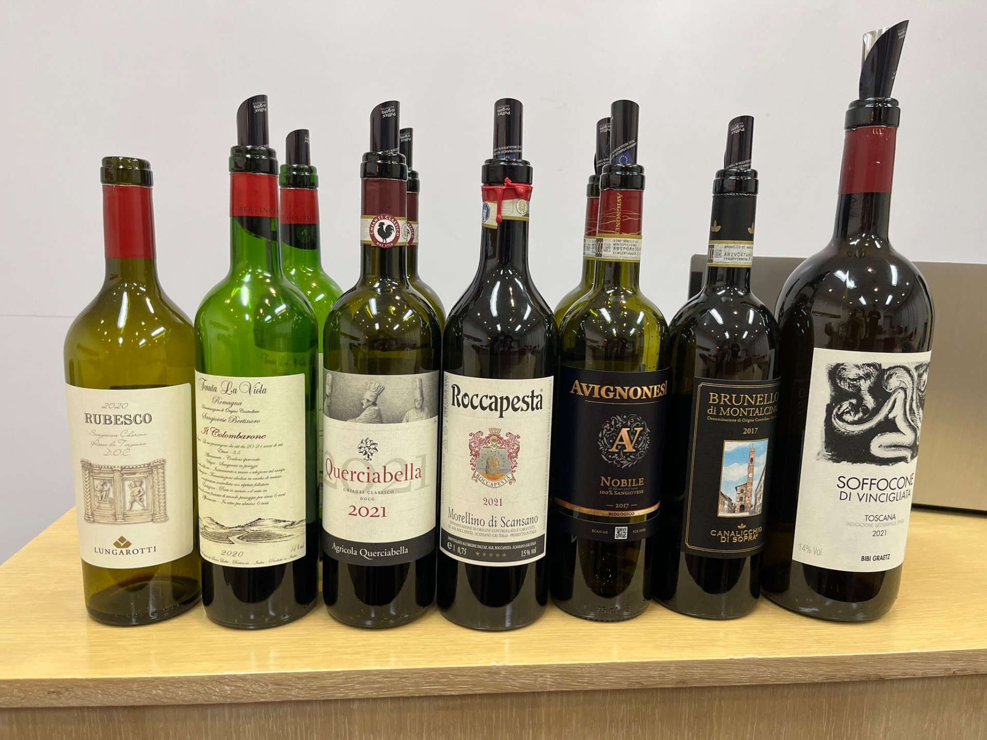 I vini in degustazione durante una lezione dell’ottava edizione del Corso Internazionale, full immersion, sui vini delle Regioni d’Italia a Tokyo