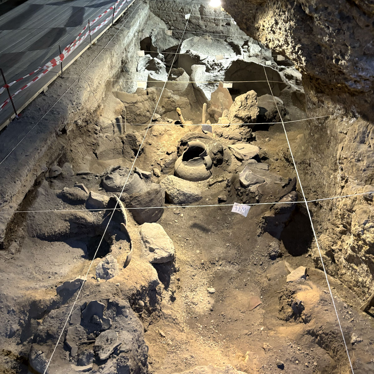 Areni Cave, le anfore più antiche mai ritrovate, 6200 anni Areni Cave, le anfore più antiche mai ritrovate, 6200 anni