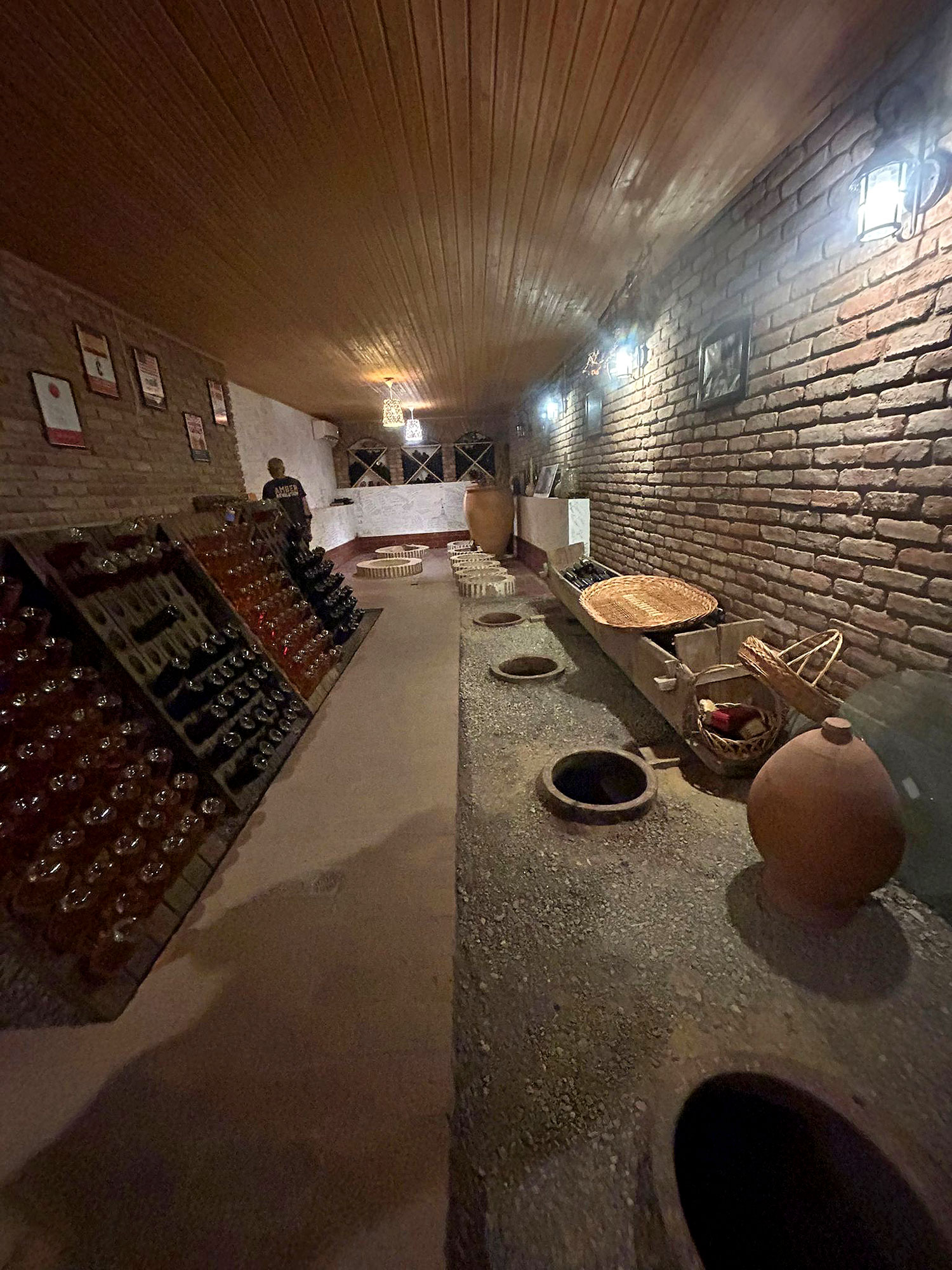 Iago Winery, anfore Qveri interrate all'interno della cantina Iago Winery, anfore Qveri interrate all'interno della cantina