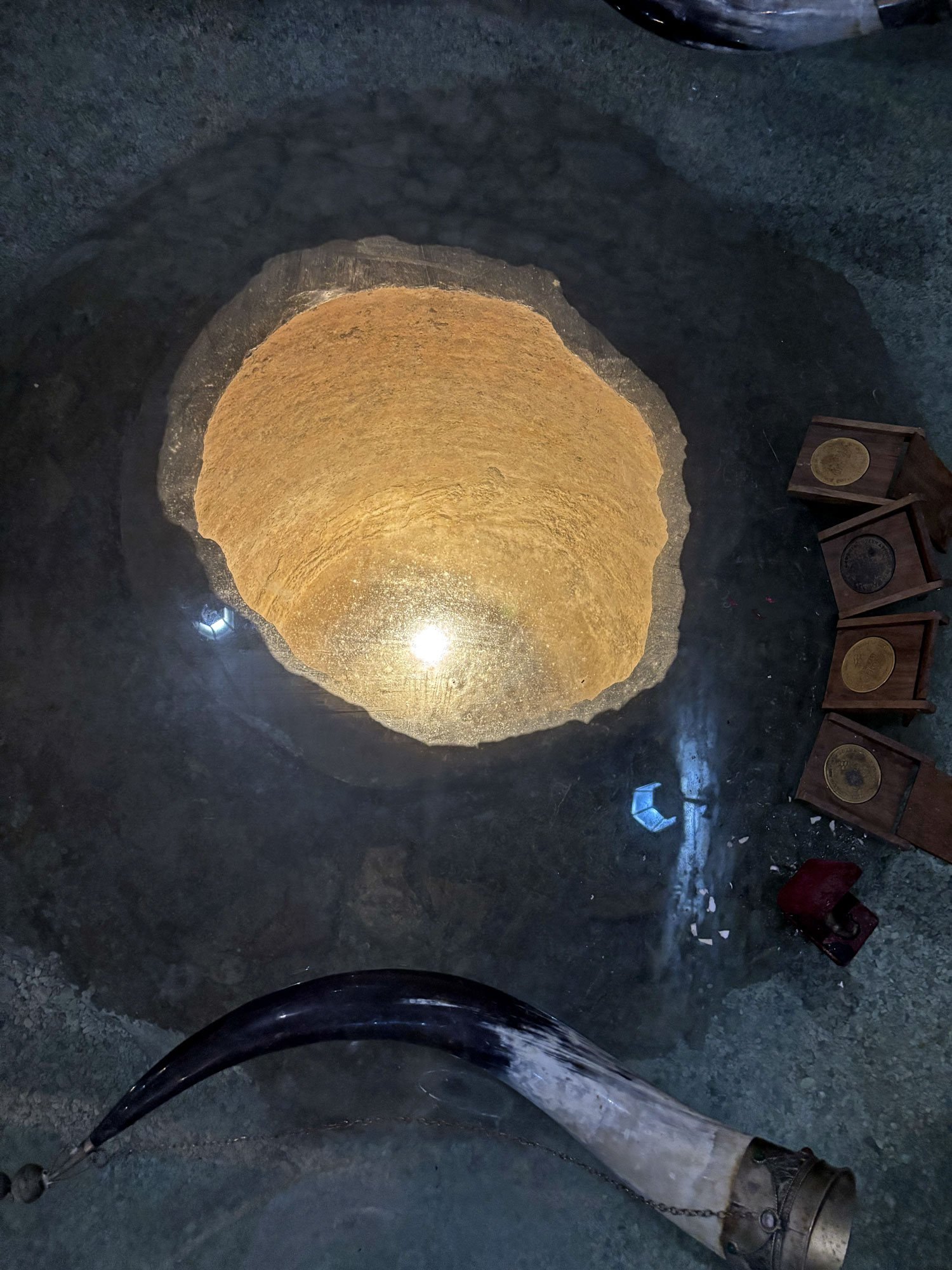 Monastero di Alaverdi, dettaglio interno di un'antica anfora Monastero di Alaverdi, dettaglio interno di un'antica anfora