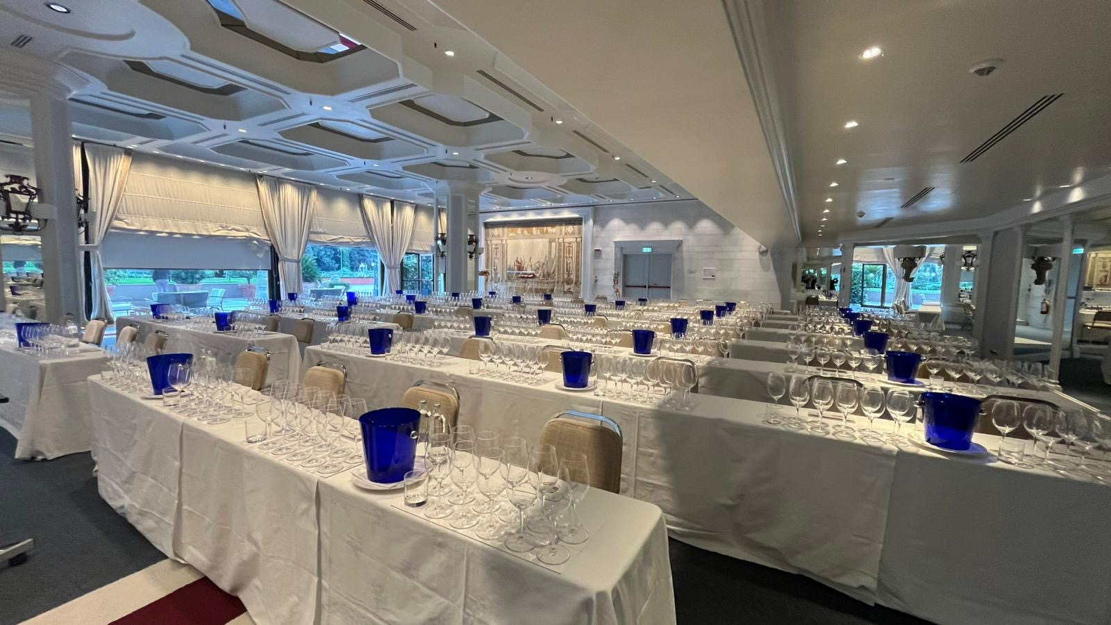 panoramica della sala di degustazione vuota