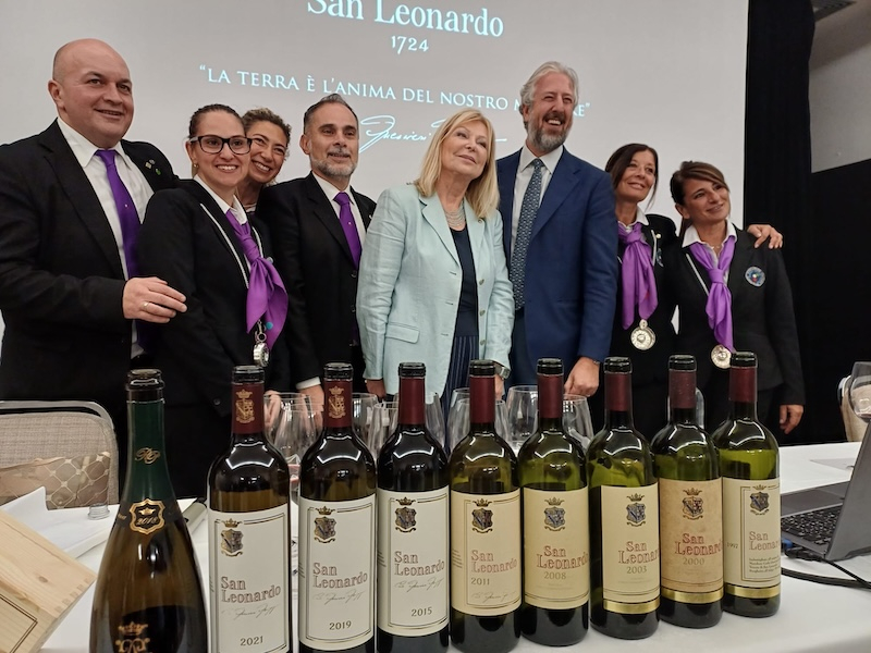 La foto di rito insieme ai Sommelier